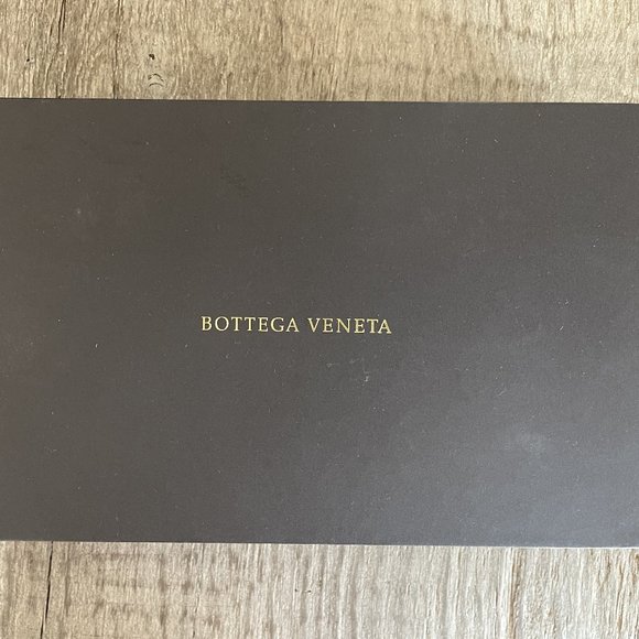 NWT Bottega Veneta leather clutch with chain - Authentic - Picture 9 of 16